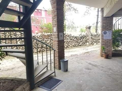 Old House Hotel Уреки Экстерьер фото